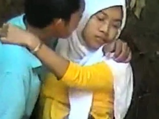 malay-skodeng awek tudung hijab putih romen