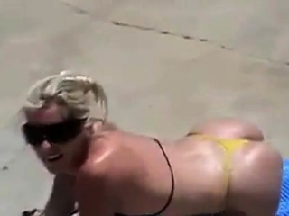 Wanking-off on Her 2 (Blonde Babe)