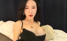 This large amateur cam girl has some very big boobs