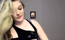 Sexy girl rubs and fingers pussy on cam