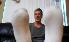 Dilf Richard Lennox Show Off His Bare Feet