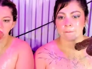 Close up MILF masturbation
