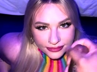 Sexy Slut Gives A Big Cock A Blowjob In The Car