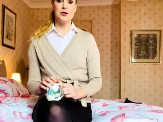 Cumshot amateur MILF suck and jerks dude in the bedroom