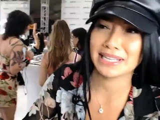 amateur asian flowerr flashing boobs on live webcam