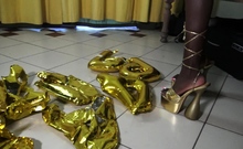 Ebony Pearl Ballons Crushing